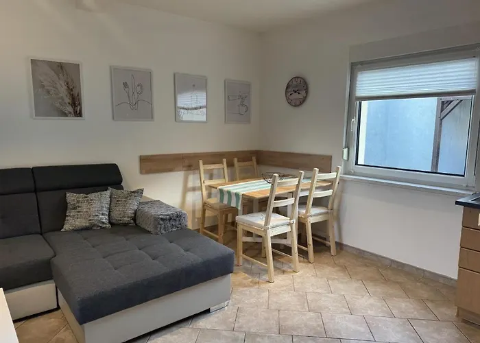 Nyaraló Neu! Sanja *