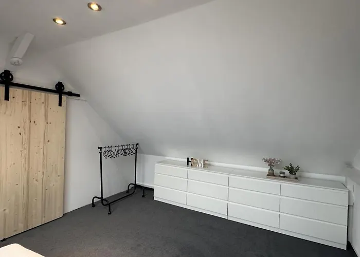 Nyaraló Neu! Sanja *